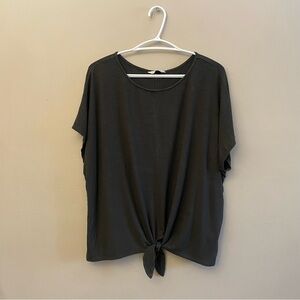 ✌️2/$10✌️ Denver Hayes Charcoal Ribbed Tee Tie-Front & Button-Down Back – LG EUC